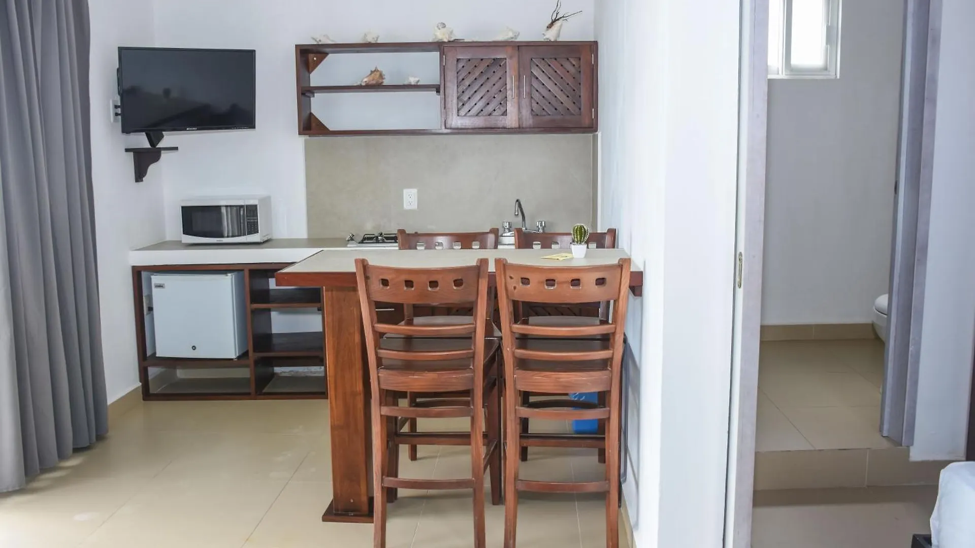 Отель El Fuerte Beach Apartments Махауаль