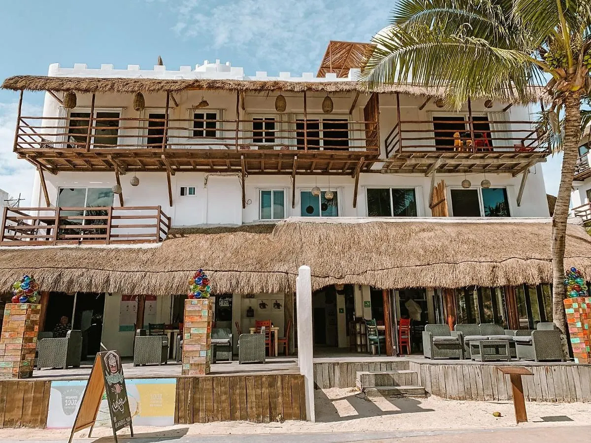 El Fuerte Beach Apartments